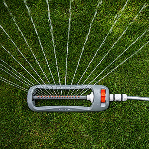 Compact Oscillating Bar Sprinkler, White line